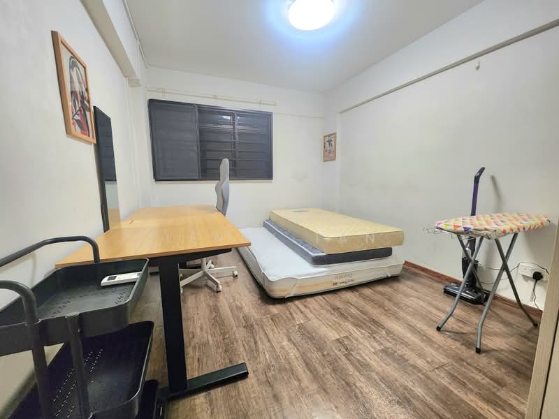 301 Clementi Avenue 4, 301 Clementi Avenue 4, 3 Bedrooms, 990 sqft, HDB Flat For Rent, by Lenny Tan, 500168472 - Bedroom - PropertyGuru.com.sg