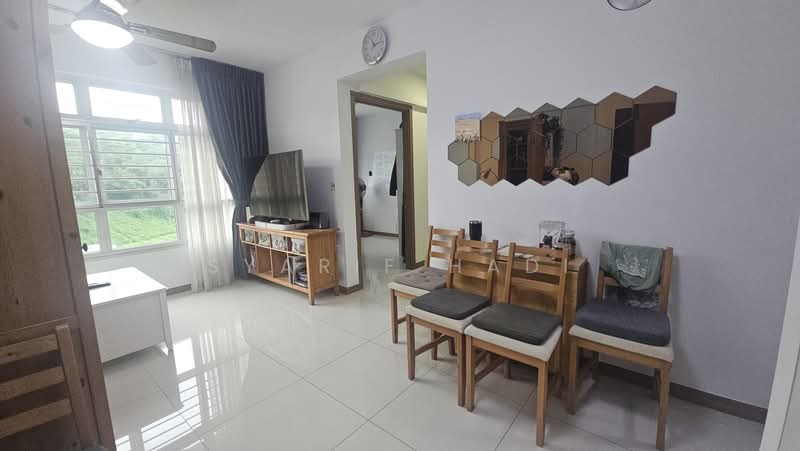 451A Bukit Batok West Avenue 6, 451A Bukit Batok West Avenue 6, 2 Bedrooms, 721 sqft, HDB Flat For Sale, by Syarif Hadi, 500168474 - Living Room - PropertyGuru.com.sg