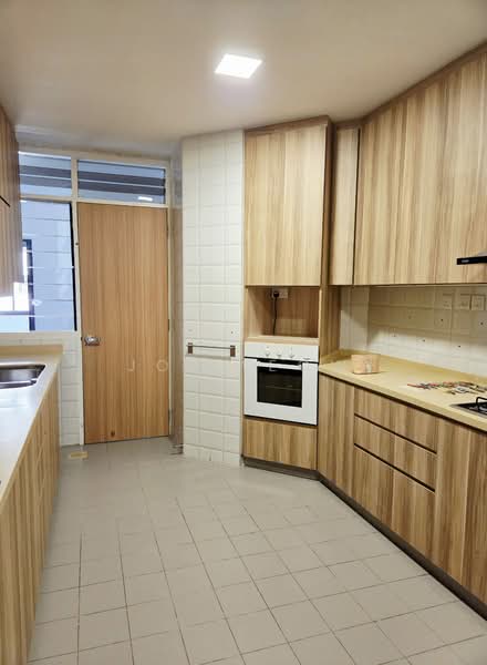 Astrid Meadows, 42 Coronation Road West, Tanglin / Holland / Bukit Timah, 3 Bedrooms, 2,056 sqft, Condominium For Rent, by Joe Leow, 500168489 - Kitchen - PropertyGuru.com.sg