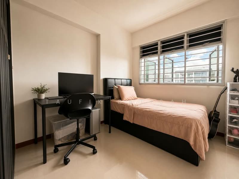 502C Yishun Street 51, 502C Yishun Street 51, 3 Bedrooms, 990 sqft, HDB Flat For Sale, by Taufik Batisah, 500168491 - Bedroom - PropertyGuru.com.sg