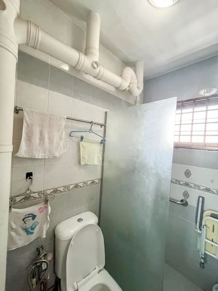 657A Jurong West Street 65, 657A Jurong West Street 65, 3 Bedrooms, 990 sqft, HDB Flat For Sale, by Joseph Ng 黄德顺, 500168511 - Bathroom - PropertyGuru.com.sg