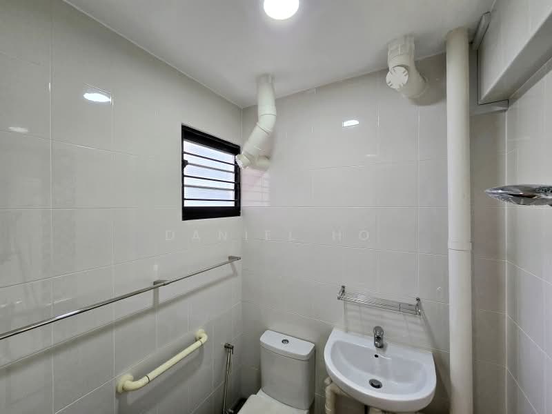 102 Jalan Rajah, 102 Jalan Rajah, 3 Bedrooms, 1,012 sqft, HDB Flat For Sale, by Daniel Ho, 500168516 - Bathroom - PropertyGuru.com.sg
