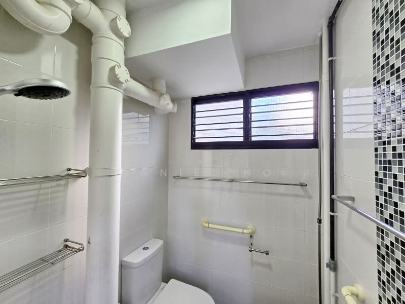 102 Jalan Rajah, 102 Jalan Rajah, 3 Bedrooms, 1,012 sqft, HDB Flat For Sale, by Daniel Ho, 500168534 - Bathroom - PropertyGuru.com.sg
