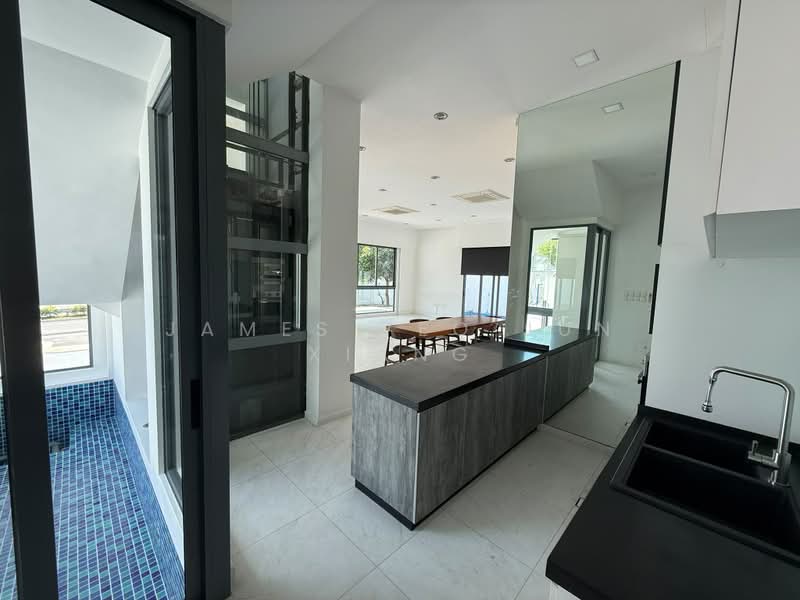PONGGOL TWENTY FOURTH AVENUE BUNGALOW TO BE SOLD, Ponggol Twenty Fourth Avenue / Ponggol Seventeenth Avenue, 7 Bedrooms, 4,620 sqft, Bungalow House For Sale, by James Yeo Jun Xiang, 500168537 - Kitchen - PropertyGuru.com.sg