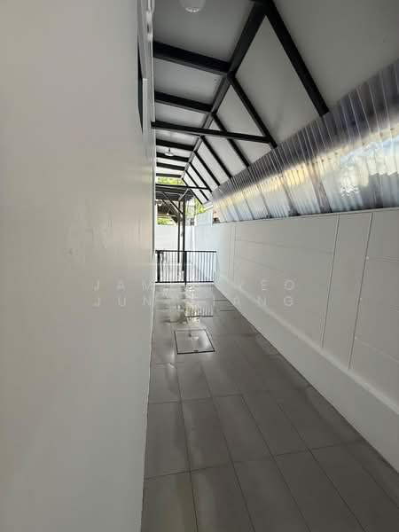 PONGGOL TWENTY FOURTH AVENUE BUNGALOW TO BE SOLD, Ponggol Twenty Fourth Avenue / Ponggol Seventeenth Avenue, 7 Bedrooms, 4,620 sqft, Bungalow House For Sale, by James Yeo Jun Xiang, 500168537 - Corridor - PropertyGuru.com.sg
