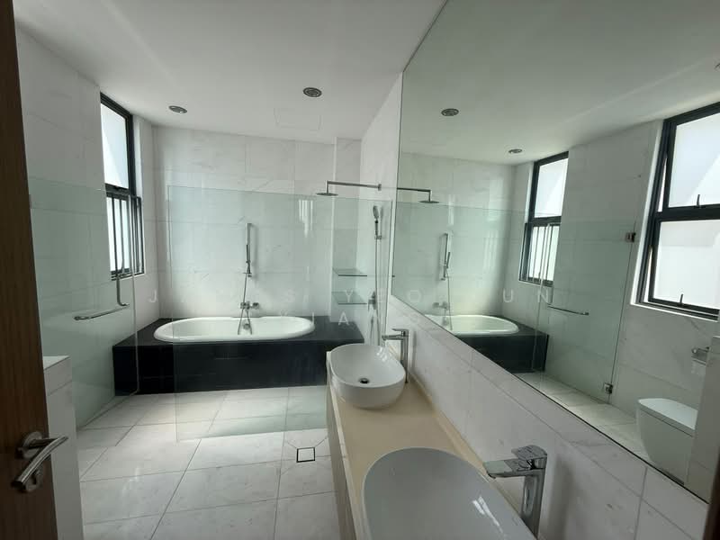 PONGGOL TWENTY FOURTH AVENUE BUNGALOW TO BE SOLD, Ponggol Twenty Fourth Avenue / Ponggol Seventeenth Avenue, 7 Bedrooms, 4,620 sqft, Bungalow House For Sale, by James Yeo Jun Xiang, 500168537 - Bathroom - PropertyGuru.com.sg