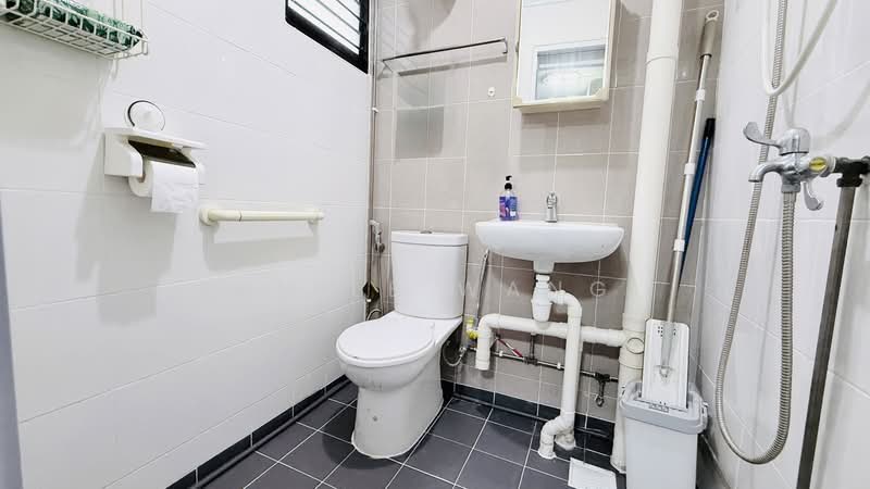 616 Bedok Reservoir Road, 616 Bedok Reservoir Road, 2 Bedrooms, 732 sqft, HDB Flat For Sale, by Huile Wang, 500168567 - Master Bathroom - PropertyGuru.com.sg