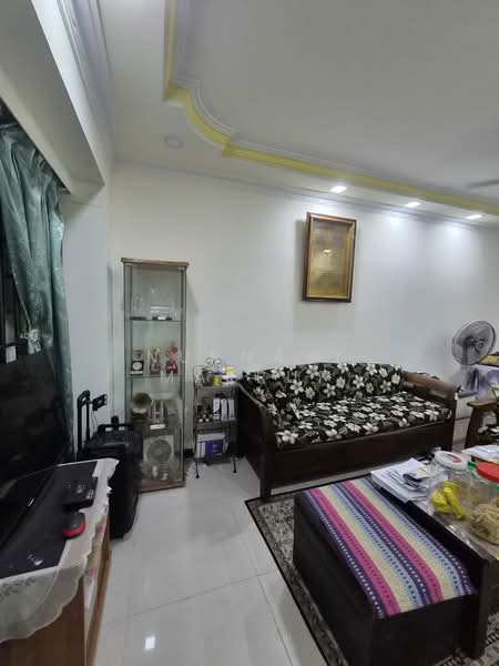242 Jurong East Street 24, 242 Jurong East Street 24, 2 Bedrooms, 721 sqft, HDB Flat For Sale, by Nurnavi Makruf, 500168569 - Living Room - PropertyGuru.com.sg