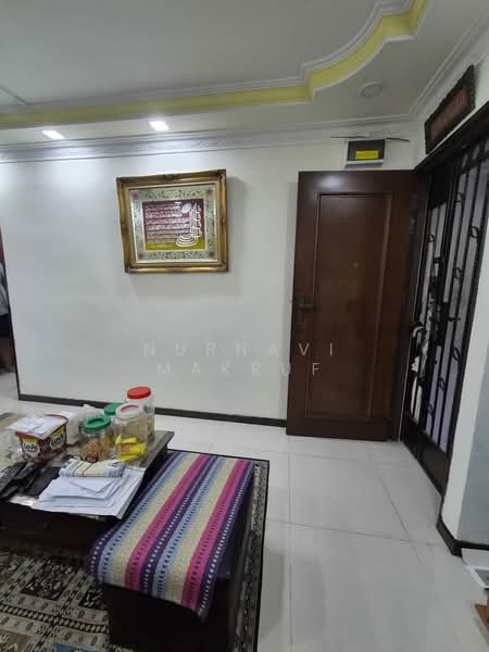 242 Jurong East Street 24, 242 Jurong East Street 24, 2 Bedrooms, 721 sqft, HDB Flat For Sale, by Nurnavi Makruf, 500168569 - Living Room - PropertyGuru.com.sg