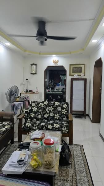 242 Jurong East Street 24, 242 Jurong East Street 24, 2 Bedrooms, 721 sqft, HDB Flat For Sale, by Nurnavi Makruf, 500168569 - Living Room - PropertyGuru.com.sg