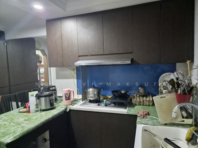 242 Jurong East Street 24, 242 Jurong East Street 24, 2 Bedrooms, 721 sqft, HDB Flat For Sale, by Nurnavi Makruf, 500168569 - Kitchen - PropertyGuru.com.sg