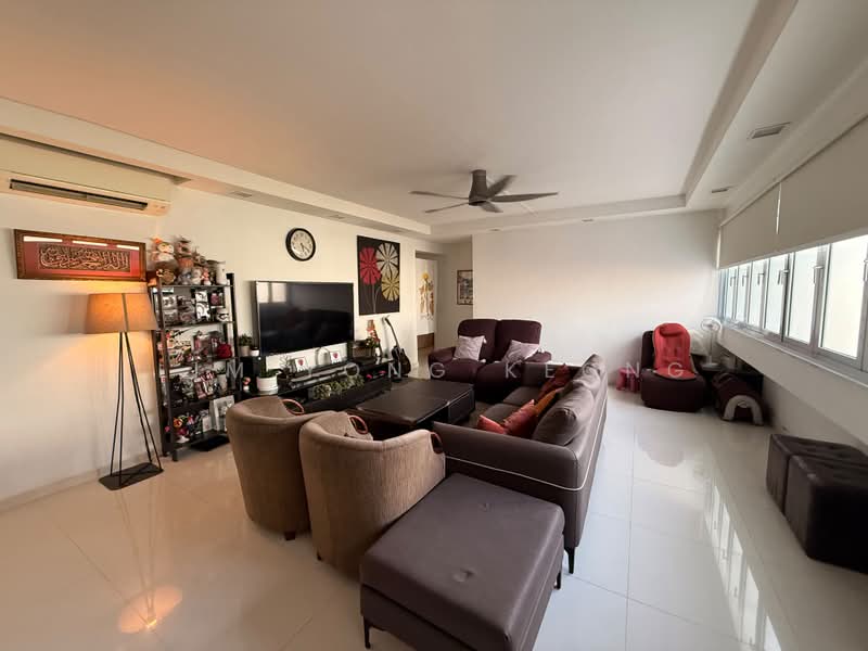 272 Choa Chu Kang Avenue 2, 272 Choa Chu Kang Avenue 2, 4 Bedrooms, 1,539 sqft, HDB Flat For Sale, by Lim Yong Keong, 500168587 - Living Room - PropertyGuru.com.sg