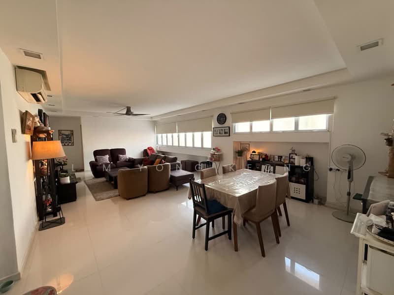 272 Choa Chu Kang Avenue 2, 272 Choa Chu Kang Avenue 2, 4 Bedrooms, 1,539 sqft, HDB Flat For Sale, by Lim Yong Keong, 500168587 - Living Room - PropertyGuru.com.sg