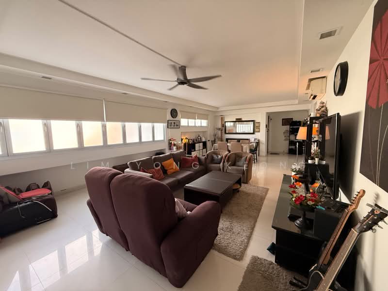 272 Choa Chu Kang Avenue 2, 272 Choa Chu Kang Avenue 2, 4 Bedrooms, 1,539 sqft, HDB Flat For Sale, by Lim Yong Keong, 500168587 - Living Room - PropertyGuru.com.sg