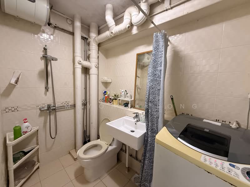 272 Choa Chu Kang Avenue 2, 272 Choa Chu Kang Avenue 2, 4 Bedrooms, 1,539 sqft, HDB Flat For Sale, by Lim Yong Keong, 500168587 - Bathroom - PropertyGuru.com.sg