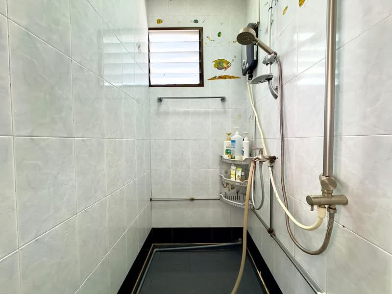 534 Bukit Batok Street 51, 534 Bukit Batok Street 51, 2 Bedrooms, 743 sqft, HDB Flat For Sale, by Farah Zack, 500168590 - Bathroom - PropertyGuru.com.sg