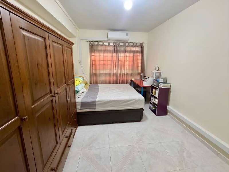 649 Jalan Tenaga, 649 Jalan Tenaga, 4 Bedrooms, 1,313 sqft, HDB Flat For Sale, by Lance Poh, 500168602 - Bedroom - PropertyGuru.com.sg