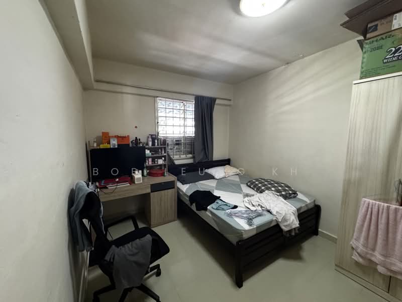 290 Tampines Street 22, 290 Tampines Street 22, 2 Bedrooms, 721 sqft, HDB Flat For Sale, by Bob Leung KH, 500168604 - Bedroom - PropertyGuru.com.sg