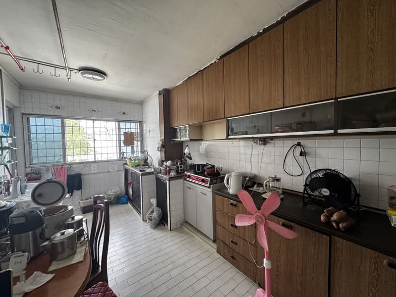 290 Tampines Street 22, 290 Tampines Street 22, 2 Bedrooms, 721 sqft, HDB Flat For Sale, by Bob Leung KH, 500168604 - Kitchen - PropertyGuru.com.sg