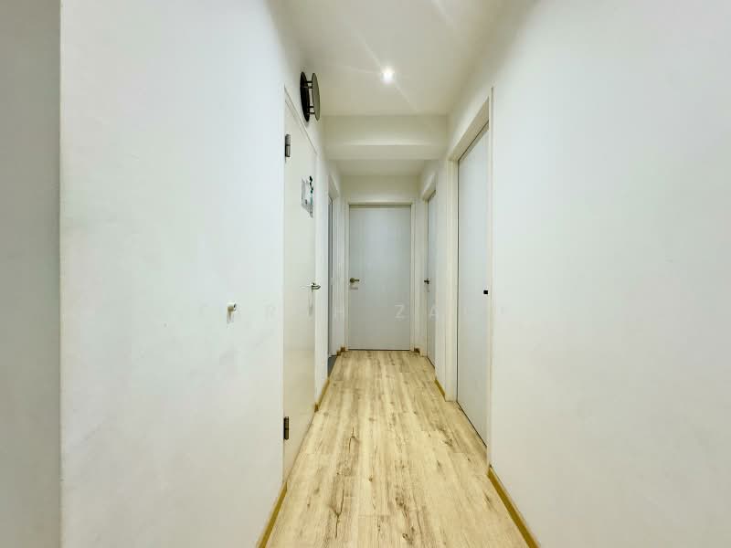 620B Tampines Street 61, 620B Tampines Street 61, 3 Bedrooms, 1,001 sqft, HDB Flat For Sale, by Farah Zack, 500168623 - Corridor - PropertyGuru.com.sg