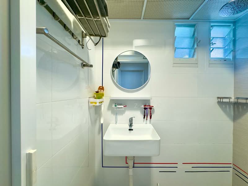 620B Tampines Street 61, 620B Tampines Street 61, 3 Bedrooms, 1,001 sqft, HDB Flat For Sale, by Farah Zack, 500168623 - Bathroom - PropertyGuru.com.sg