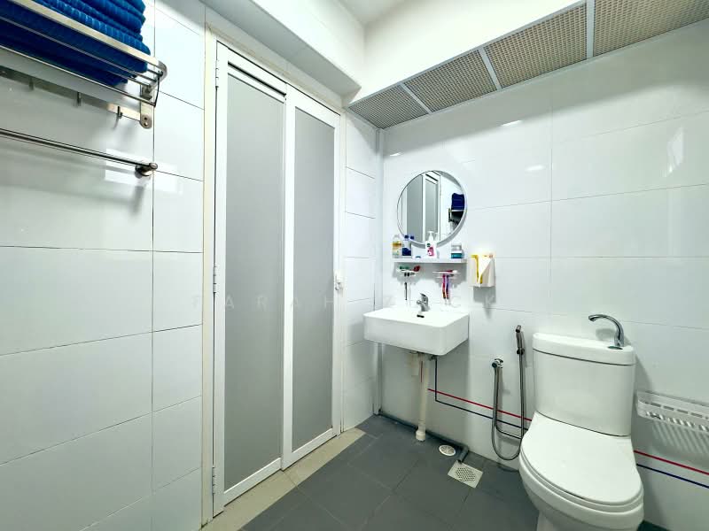 620B Tampines Street 61, 620B Tampines Street 61, 3 Bedrooms, 1,001 sqft, HDB Flat For Sale, by Farah Zack, 500168623 - Bathroom - PropertyGuru.com.sg