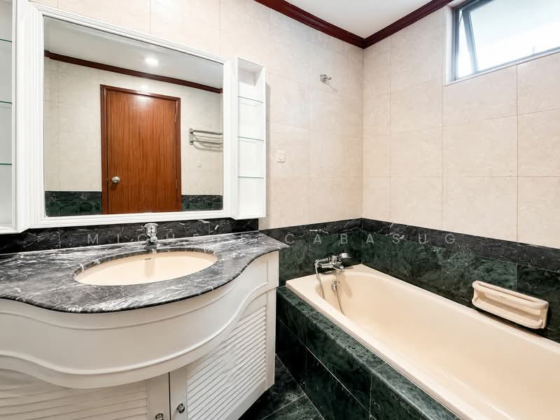 Springdale Condo, 51 Hindhede Walk, 3 Bedrooms, 1,131 sqft, Condominium For Sale, by Michele Cabasug, 500168631 - Bathroom - PropertyGuru.com.sg