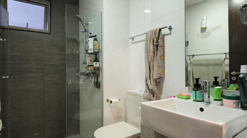 Lake Life, 12 Tao Ching Road, 4 Bedrooms, 1,507 sqft, Executive Condominium For Sale, by Jayson Lim, 500168643 - Bathroom - PropertyGuru.com.sg