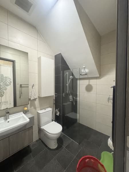 Eastbay, 1 Tay Lian Teck Road, 2 Bedrooms, 1,130 sqft, Condominium For Rent, by Joyce Tan, 500168650 - Bathroom - PropertyGuru.com.sg