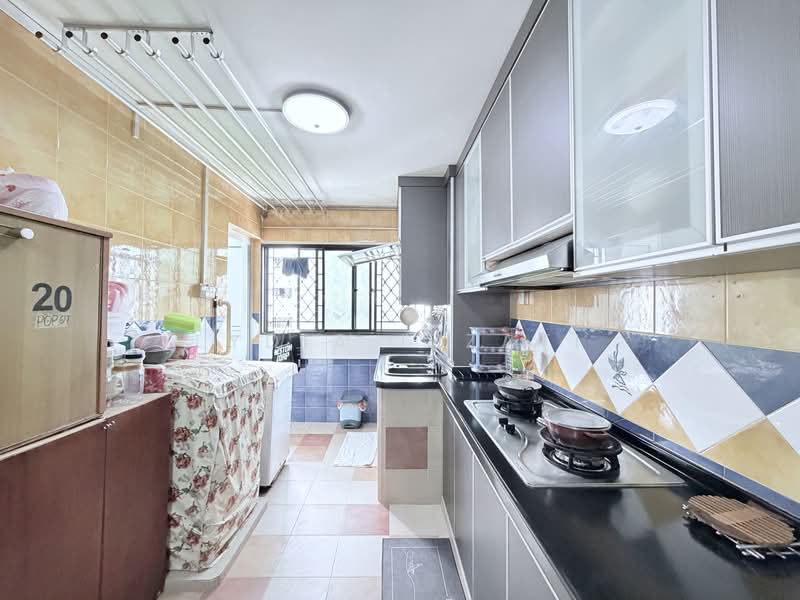 856 Tampines Street 82, 856 Tampines Street 82, 3 Bedrooms, 904 sqft, HDB Flat For Sale, by Lydia Izzati, 500168662 - Kitchen - PropertyGuru.com.sg