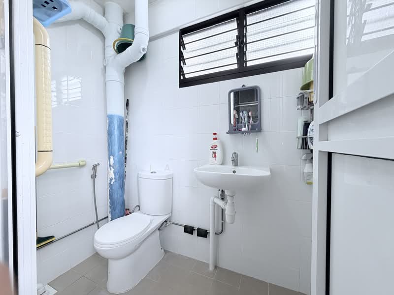 856 Tampines Street 82, 856 Tampines Street 82, 3 Bedrooms, 904 sqft, HDB Flat For Sale, by Lydia Izzati, 500168662 - Bathroom - PropertyGuru.com.sg
