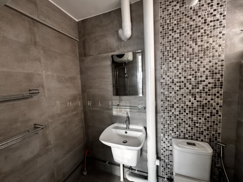 238 Jurong East Street 21, 238 Jurong East Street 21, 3 Bedrooms, 1,292 sqft, HDB Flat For Rent, by Shirley Chua, 500168677 - Master Bathroom - PropertyGuru.com.sg