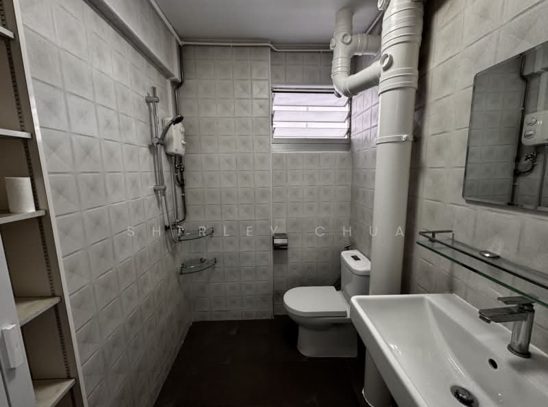 238 Jurong East Street 21, 238 Jurong East Street 21, 3 Bedrooms, 1,292 sqft, HDB Flat For Rent, by Shirley Chua, 500168677 - Bathroom - PropertyGuru.com.sg