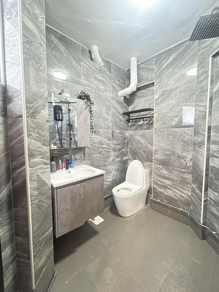 275 Tampines Street 22, 275 Tampines Street 22, 3 Bedrooms, 1,130 sqft, HDB Flat For Sale, by Mohd Yussaini, 500168678 - Bathroom - PropertyGuru.com.sg