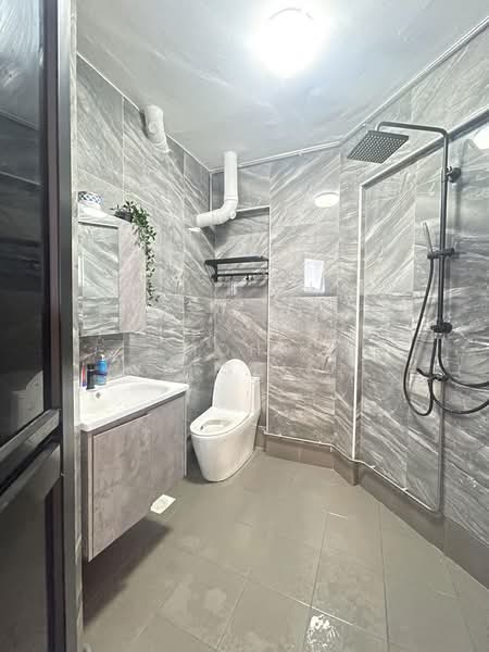 275 Tampines Street 22, 275 Tampines Street 22, 3 Bedrooms, 1,130 sqft, HDB Flat For Sale, by Mohd Yussaini, 500168678 - Bathroom - PropertyGuru.com.sg