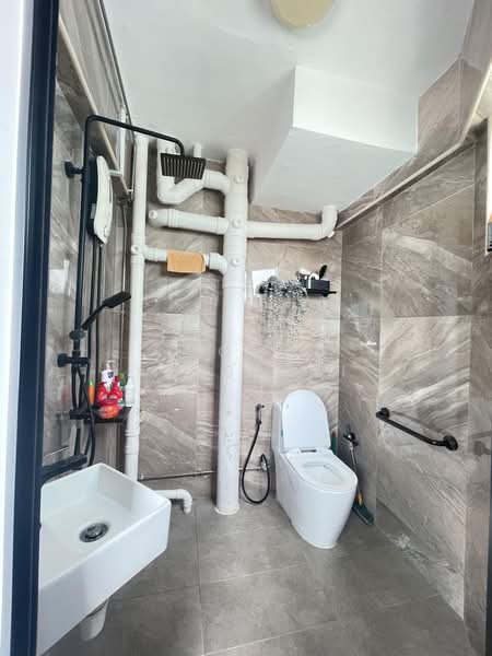 275 Tampines Street 22, 275 Tampines Street 22, 3 Bedrooms, 1,130 sqft, HDB Flat For Sale, by Mohd Yussaini, 500168678 - Bathroom - PropertyGuru.com.sg