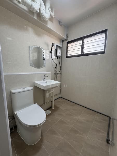 858 Woodlands Street 83, 858 Woodlands Street 83, 3 Bedrooms, 1,356 sqft, HDB Flat For Rent, by JNESH ., 500168696 - Master Bathroom - PropertyGuru.com.sg