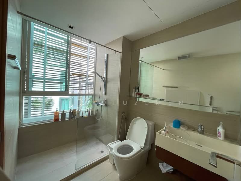 Cabana, 145A Sunrise Terrace, 5 Bedrooms, 3,251 sqft, Terraced House For Rent, by Cyril Tuzemen, 500168700 - Bathroom - PropertyGuru.com.sg