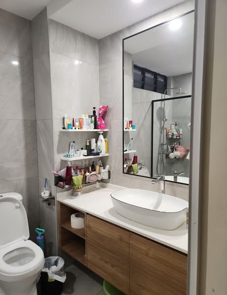 Female environment 4-5 pax living only, , Room Rental, 200 sqft, Condominium For Rent, by Johanes ., 500168704 - Bathroom - PropertyGuru.com.sg