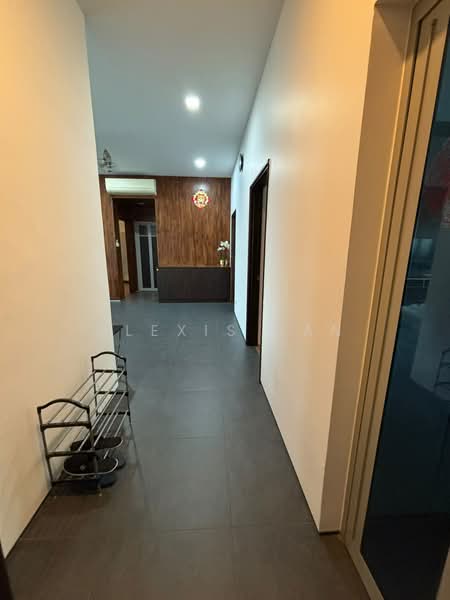 Harbour View Towers, 21 Telok Blangah Drive, 3 Bedrooms, 1,206 sqft, Condominium For Rent, by Alexis Tan, 500168705 - Corridor - PropertyGuru.com.sg