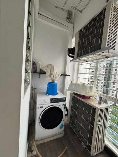 Harbour View Towers, 21 Telok Blangah Drive, 3 Bedrooms, 1,206 sqft, Condominium For Rent, by Alexis Tan, 500168705 - Laundry/service area - PropertyGuru.com.sg