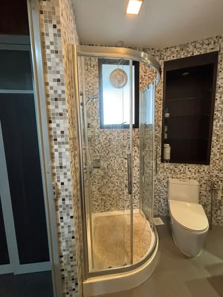 Harbour View Towers, 21 Telok Blangah Drive, 3 Bedrooms, 1,206 sqft, Condominium For Rent, by Alexis Tan, 500168705 - Common Bathroom - PropertyGuru.com.sg