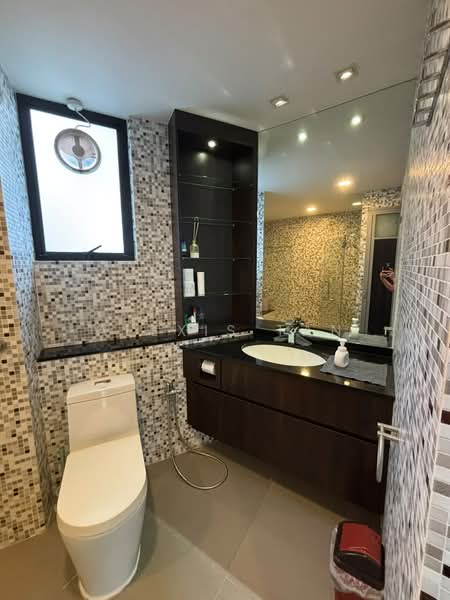 Harbour View Towers, 21 Telok Blangah Drive, 3 Bedrooms, 1,206 sqft, Condominium For Rent, by Alexis Tan, 500168705 - Master Room Bathroom - PropertyGuru.com.sg