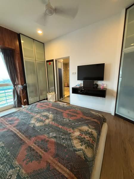 Harbour View Towers, 21 Telok Blangah Drive, 3 Bedrooms, 1,206 sqft, Condominium For Rent, by Alexis Tan, 500168705 - Master Bedroom - PropertyGuru.com.sg