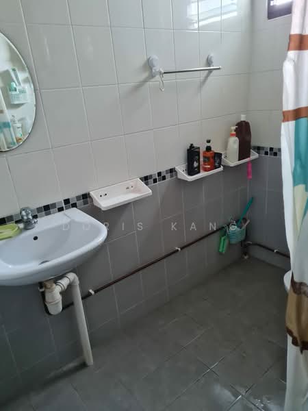 408 Jurong West Street 42, 408 Jurong West Street 42, Room Rental, 120 sqft, HDB Flat For Rent, by Doris Kang, 500168720 - Bathroom - PropertyGuru.com.sg