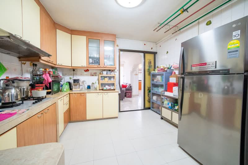845 Jurong West Street 81, 845 Jurong West Street 81, 3 Bedrooms, 1,377 sqft, HDB Flat For Sale, by JOREEN LIM, 500168723 - Kitchen - PropertyGuru.com.sg