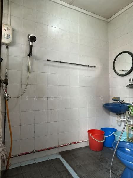 297 Bukit Batok Street 22, 297 Bukit Batok Street 22, 3 Bedrooms, 1,087 sqft, HDB Flat For Sale, by Sandra Ong, 500168757 - Bathroom - PropertyGuru.com.sg
