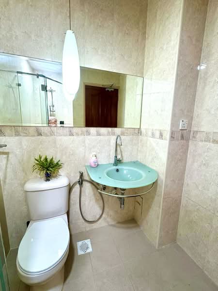 Highgate Crescent, Highgate Crescent, Room Rental, 120 sqft, Terraced House For Rent, by Zen Chua, 500168763 - Bathroom - PropertyGuru.com.sg