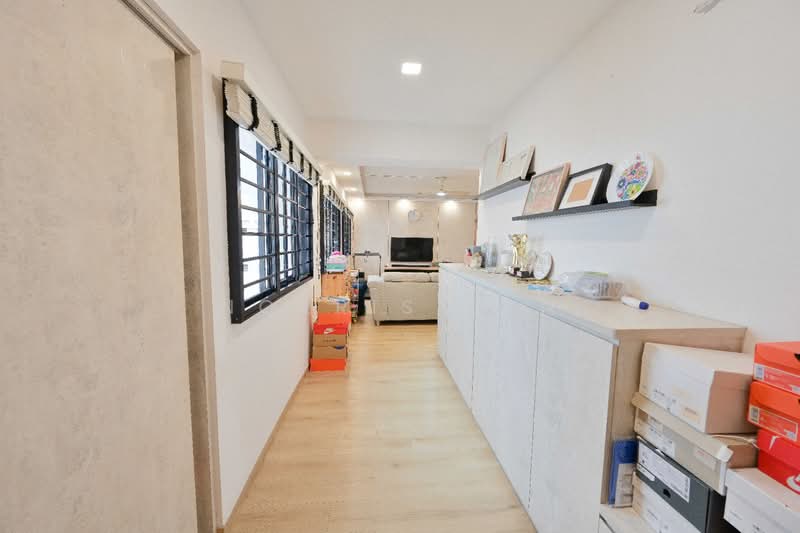 171 Hougang Avenue 1, 171 Hougang Avenue 1, 4 Bedrooms, 1,313 sqft, HDB Flat For Sale, by Norris Tan, 500168764 - Corridor - PropertyGuru.com.sg
