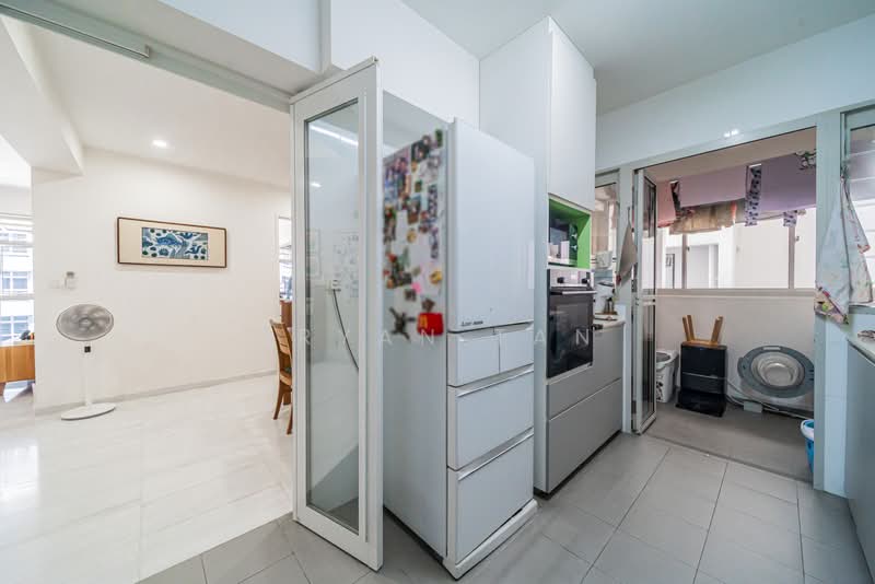 322B Sumang Walk, 322B Sumang Walk, 3 Bedrooms, 1,001 sqft, HDB Flat For Sale, by Bryan Tan, 500168784 - Kitchen - PropertyGuru.com.sg